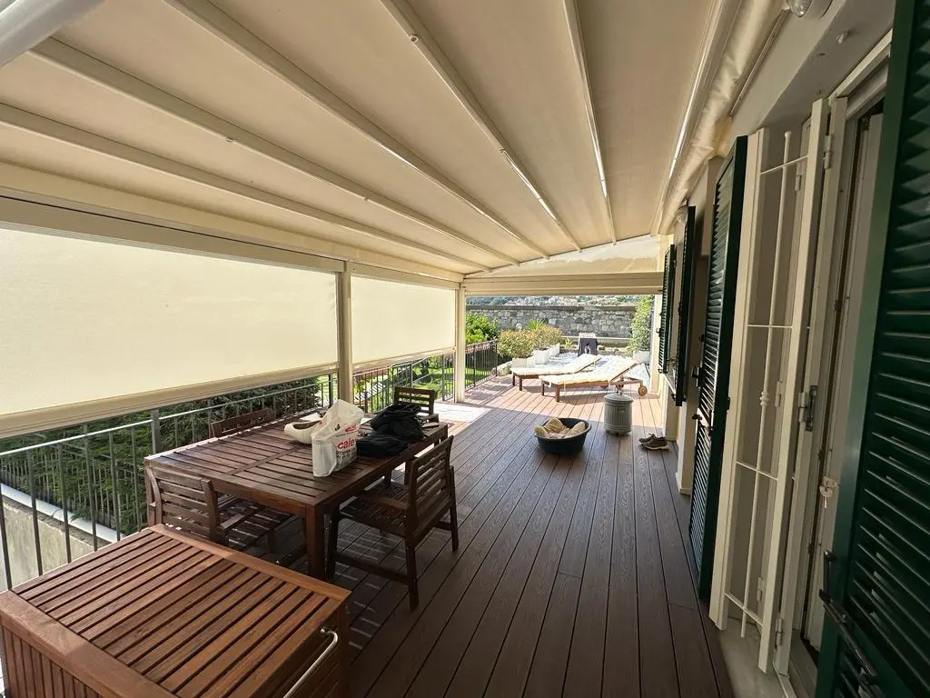 Pergola con telo su terrazza panoramica